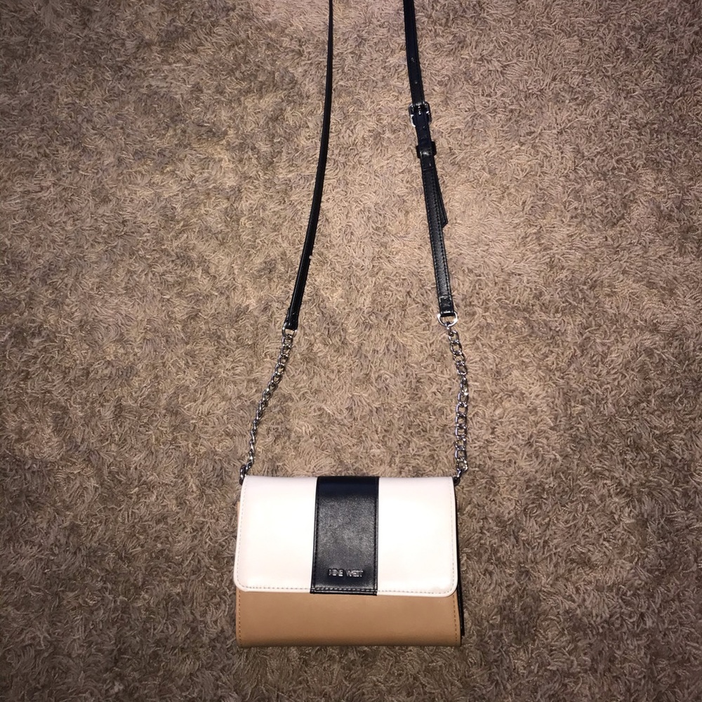 Nine West gorgeous leather crossbody! Carried 1x